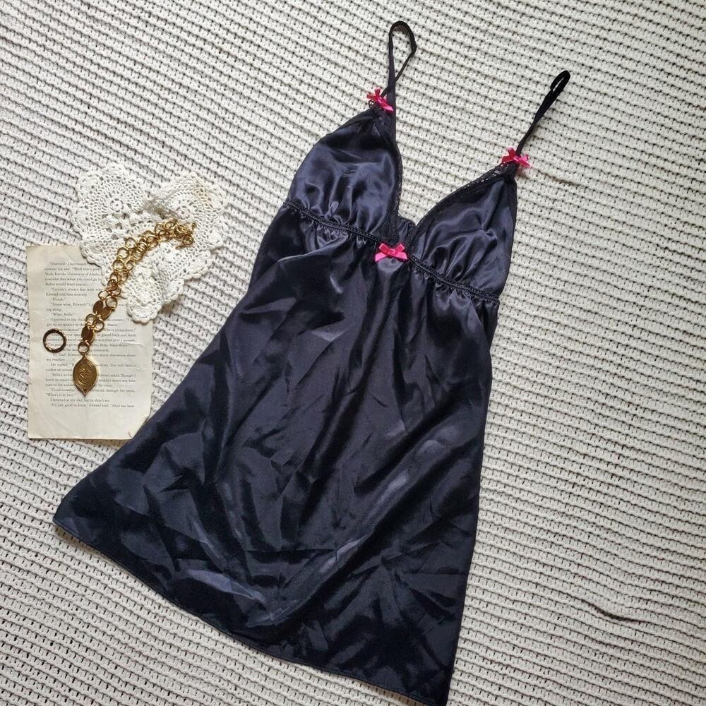 Black babydoll style top with pink bows